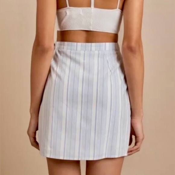 TOBI Blue and white striped wrap mini skirt size L. - Picture 2 of 12
